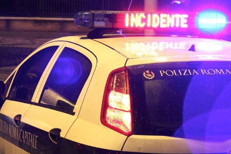 Roma, scontro tra scooter e camion sulla tangenziale est: morto un 62enne