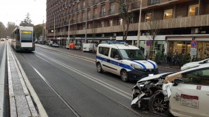 Roma, scontro tra tram e taxi in viale Trastevere: traffico in tilt