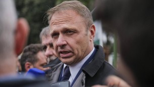 Roma, scorta ministro Lollobrigida sventa borseggio in centro