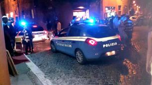 Roma, senzatetto aggredito a Trastevere: individuati due giovani