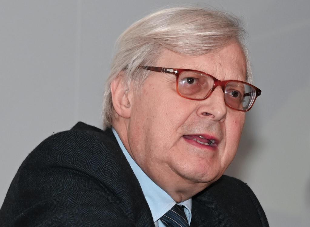 Roma, Sgarbi: "Liquido nero in Barcaccia? Tso per attivisti"