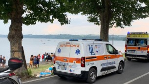 Roma, si tuffa da pedalò: disperso 19enne nel lago di Bracciano