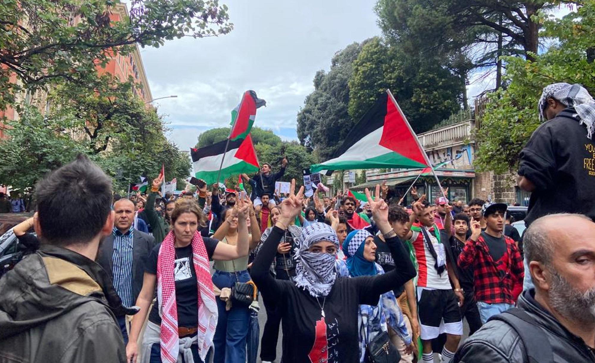 Roma, sit-in per Palestina diventa corteo non autorizzato
