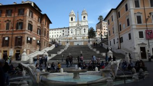 Roma, turista spagnola muore cadendo da parapetto Trinità dei Monti