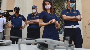 Roma, Virginia Raggi e la "lotta agli zozzoni"