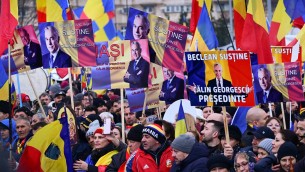 Romania, disordini dopo no a Georgescu candidato: 7 arresti e 13 agenti feriti
