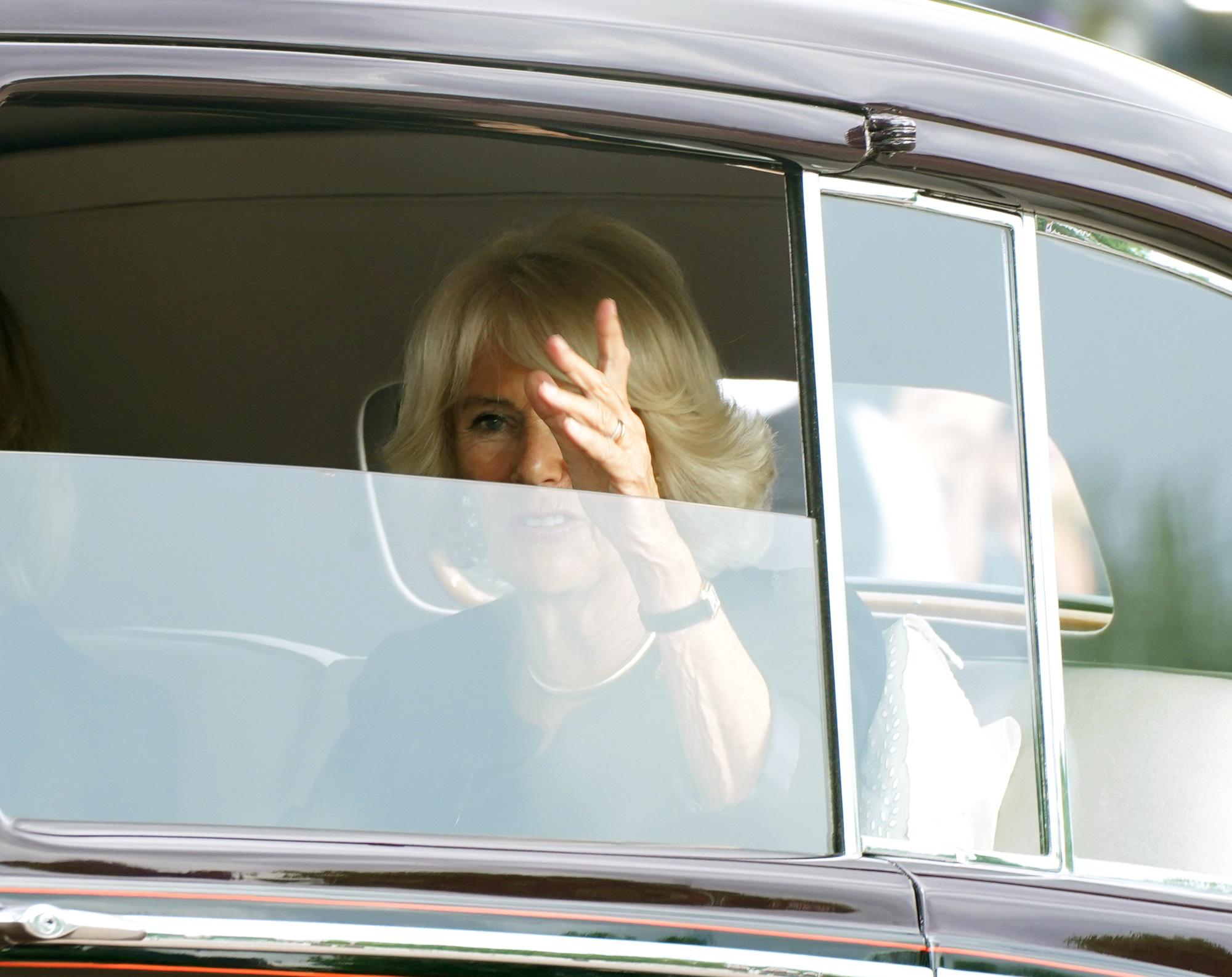 Royal Family, la regina Camilla si prende una vacanza: "E' esausta dopo tanto lavoro"