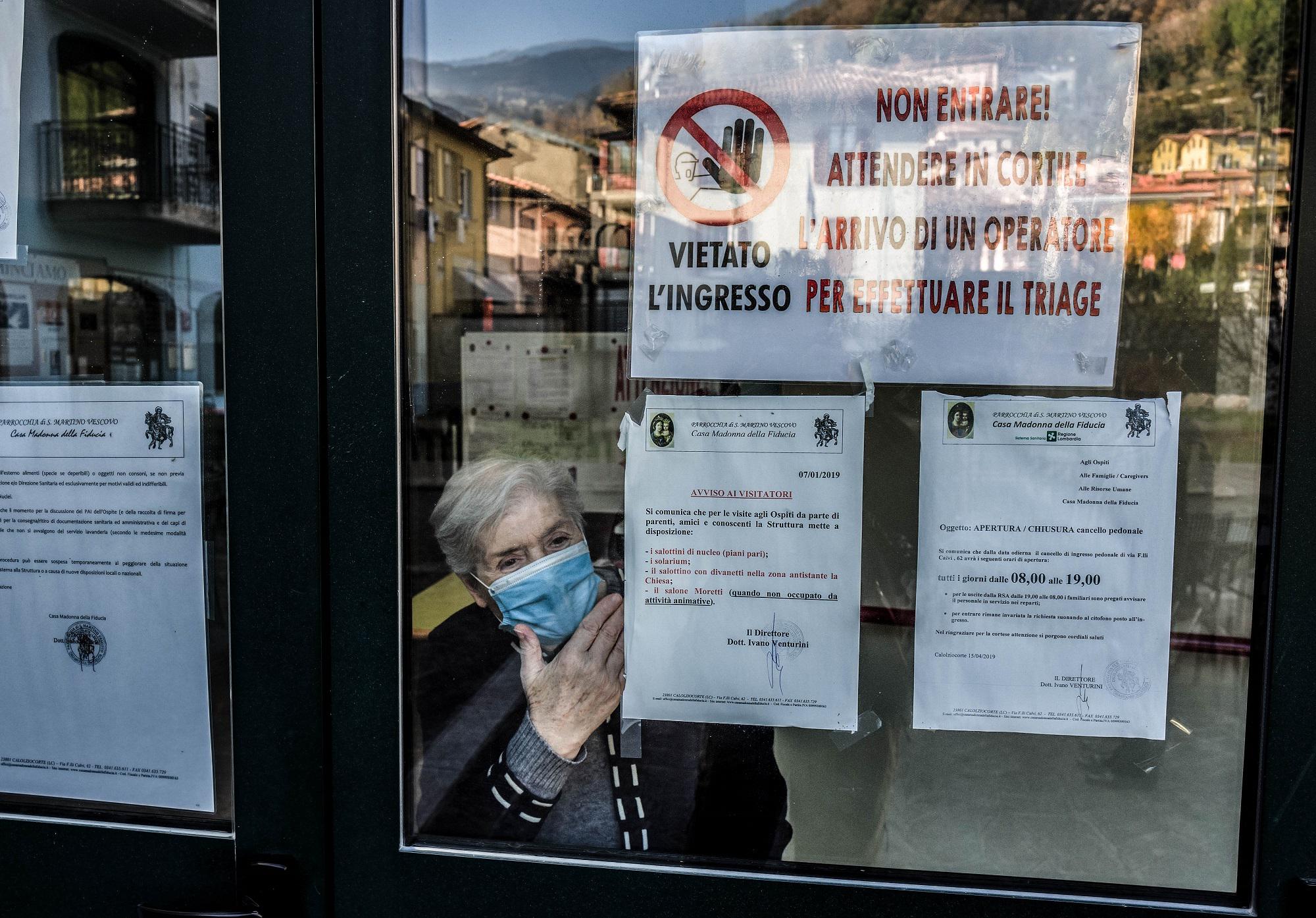 Rsa, domenica manifestazione parenti davanti a strutture: "Fateci entrare"