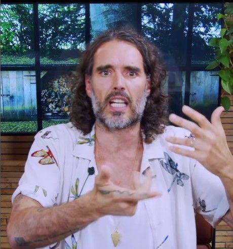 Russell Brand accusato di stupro e violenza sessuale, l'attore si difende - Video
