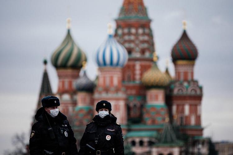 Russia accusa gli Usa: "Reclutano terroristi Isis per attacchi contro di noi"