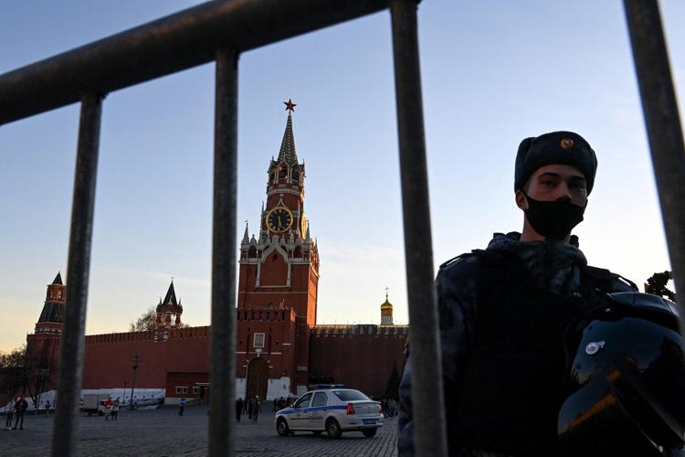 Russia, Cremlino: "Risponderemo a dispiegamento armi nucleari Usa in Europa"
