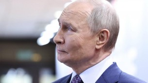 Russia: "Elicottero di Putin attaccato da droni mentre era nel Kursk"