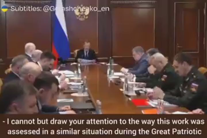 Russia, la minaccia di Medvedev e il messaggio di Stalin - Video