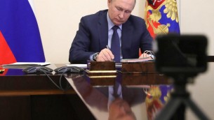 Russia, l'ex speechwriter di Putin: "Possibile golpe nei prossimi mesi"