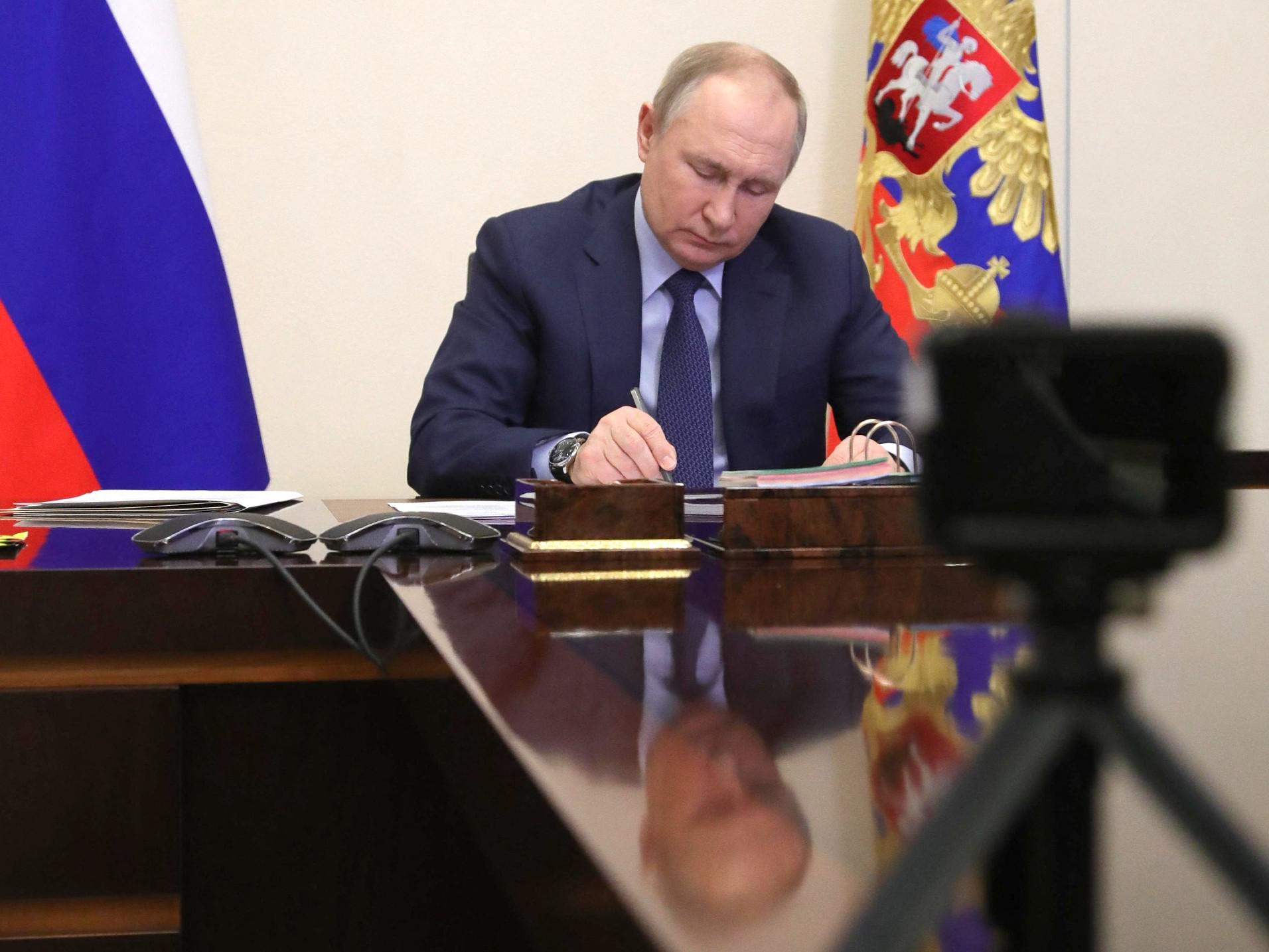Russia, l'ex speechwriter di Putin: "Possibile golpe nei prossimi mesi"