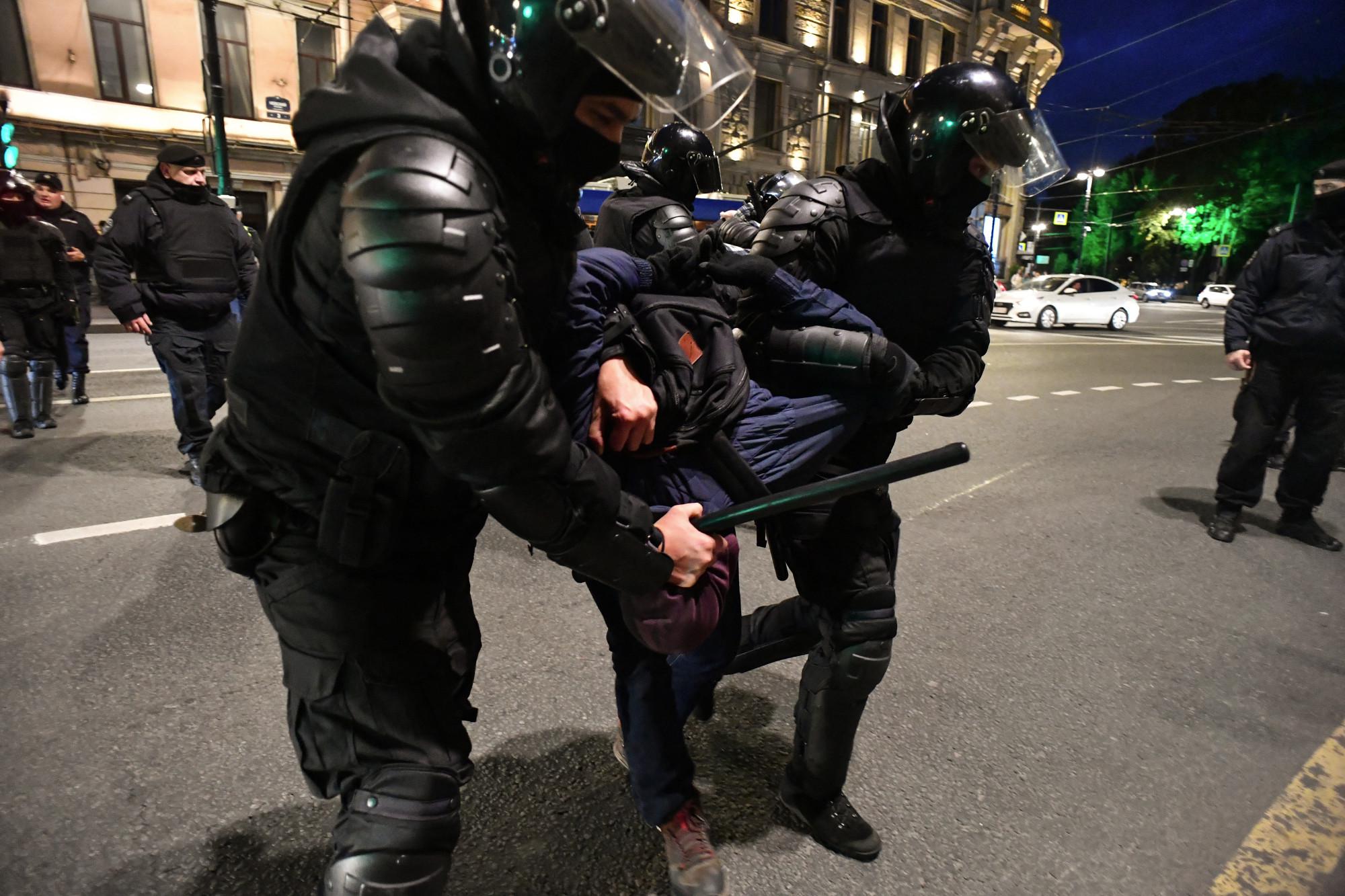 Russia, proteste contro mobilitazione: 730 arresti
