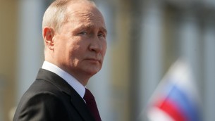 Russia, Putin: "Attaccare la Nato? Solo fesserie di Biden"