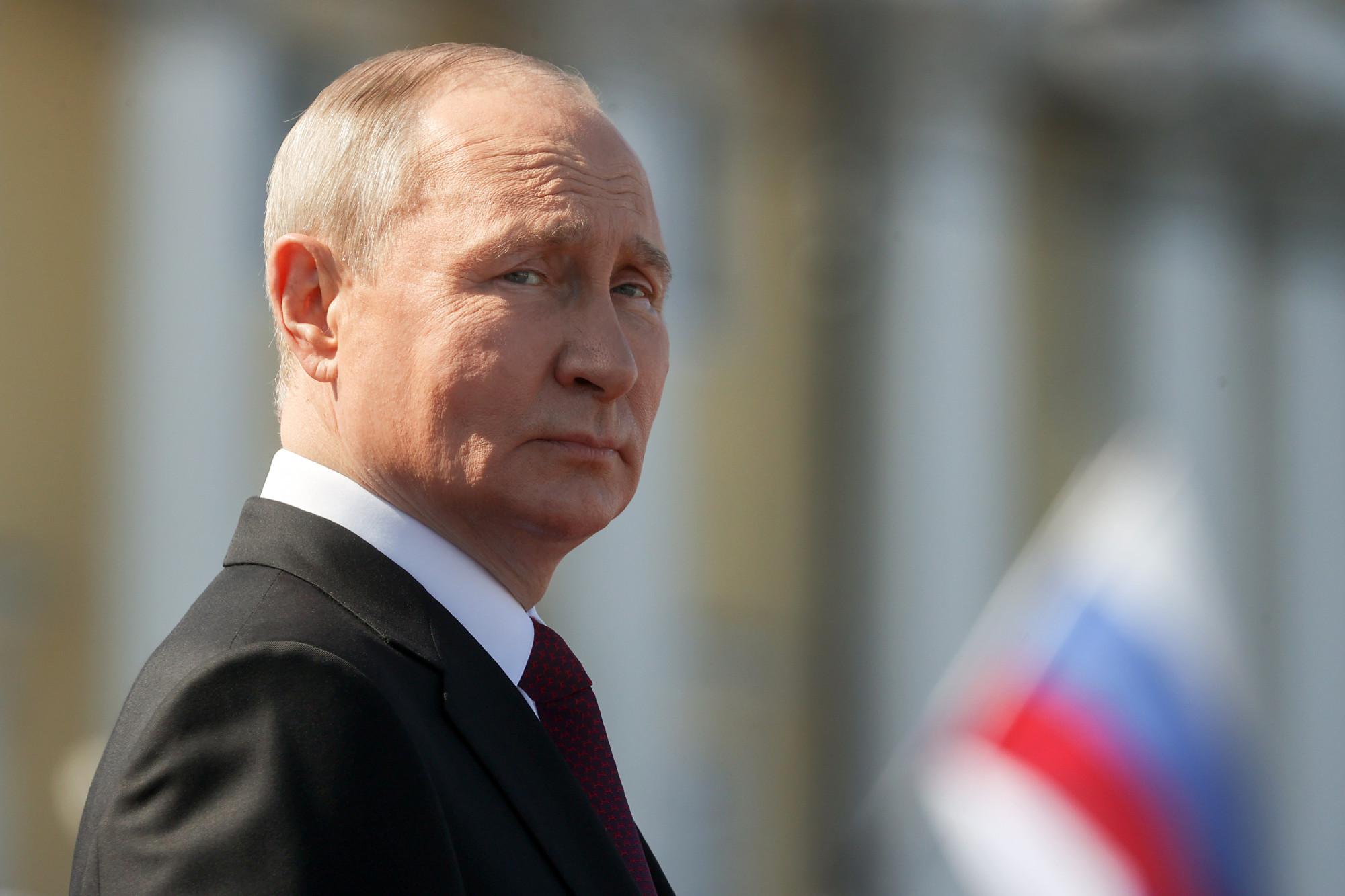 Russia, Putin: "Attaccare la Nato? Solo fesserie di Biden"