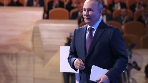 Russia, Putin corteggia gli oligarchi e annuncia misure