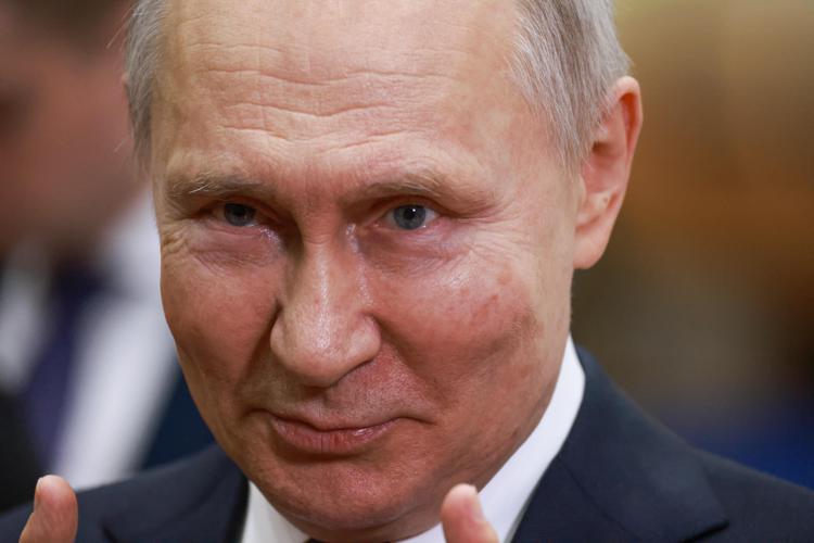 Russia, Putin punta alla Luna: "Nuova stazione orbitante ci preparerà per le missioni"