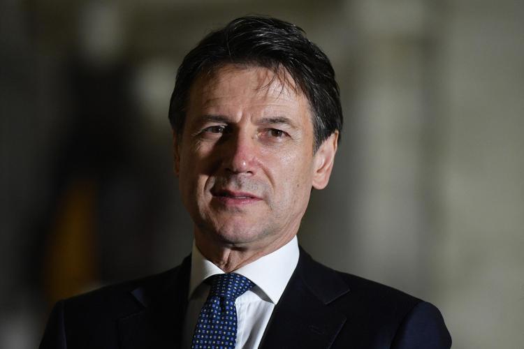 Salario minimo Italia, Conte rilancia: "Basta lavoratori poveri, partiti ci aiutino"