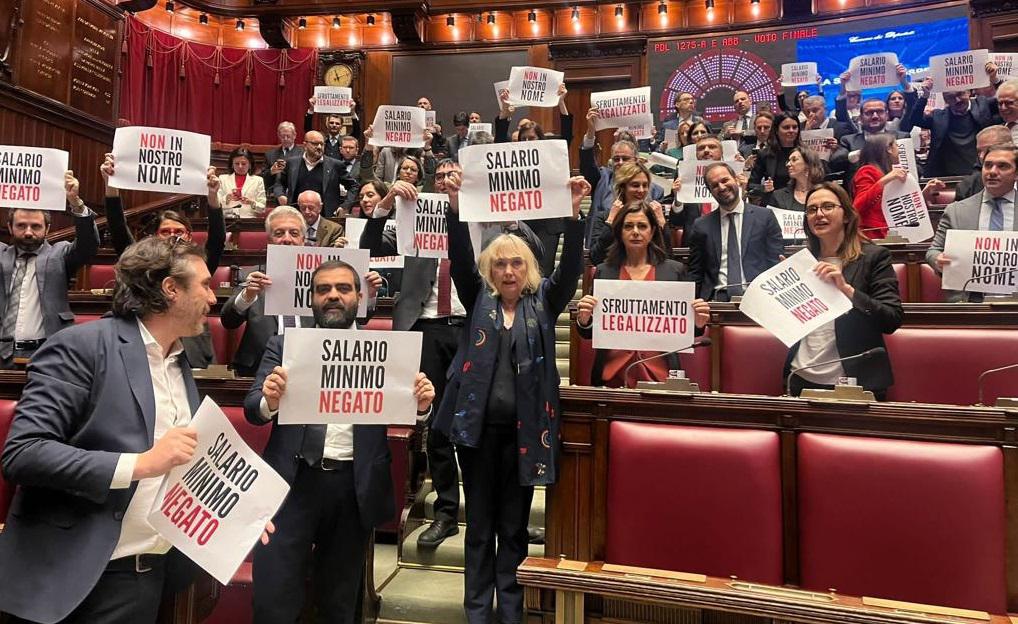 Salario minimo, ok della Camera al testo