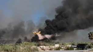 Salento, incendio sul litorale di Ugento: turisti in fuga dalle spiagge - Video