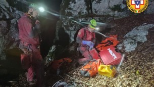 Salerno, salva la speleologa ferita e bloccata a 130 metri di profondità