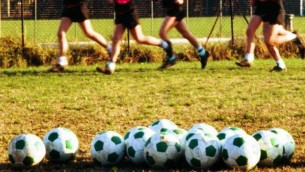 Salute, il cardiologo: "Stress da finali sportive? Nel calcio mette a rischio le coronarie"