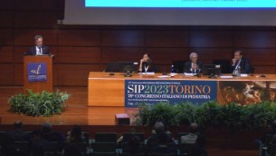 Salute, pediatri: "Per stranieri rischio doppio mortalità neonatale e più maltrattamenti"