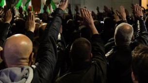 Saluto romano, Cassazione: "No attenuanti, ostentazione ritualità fascista"