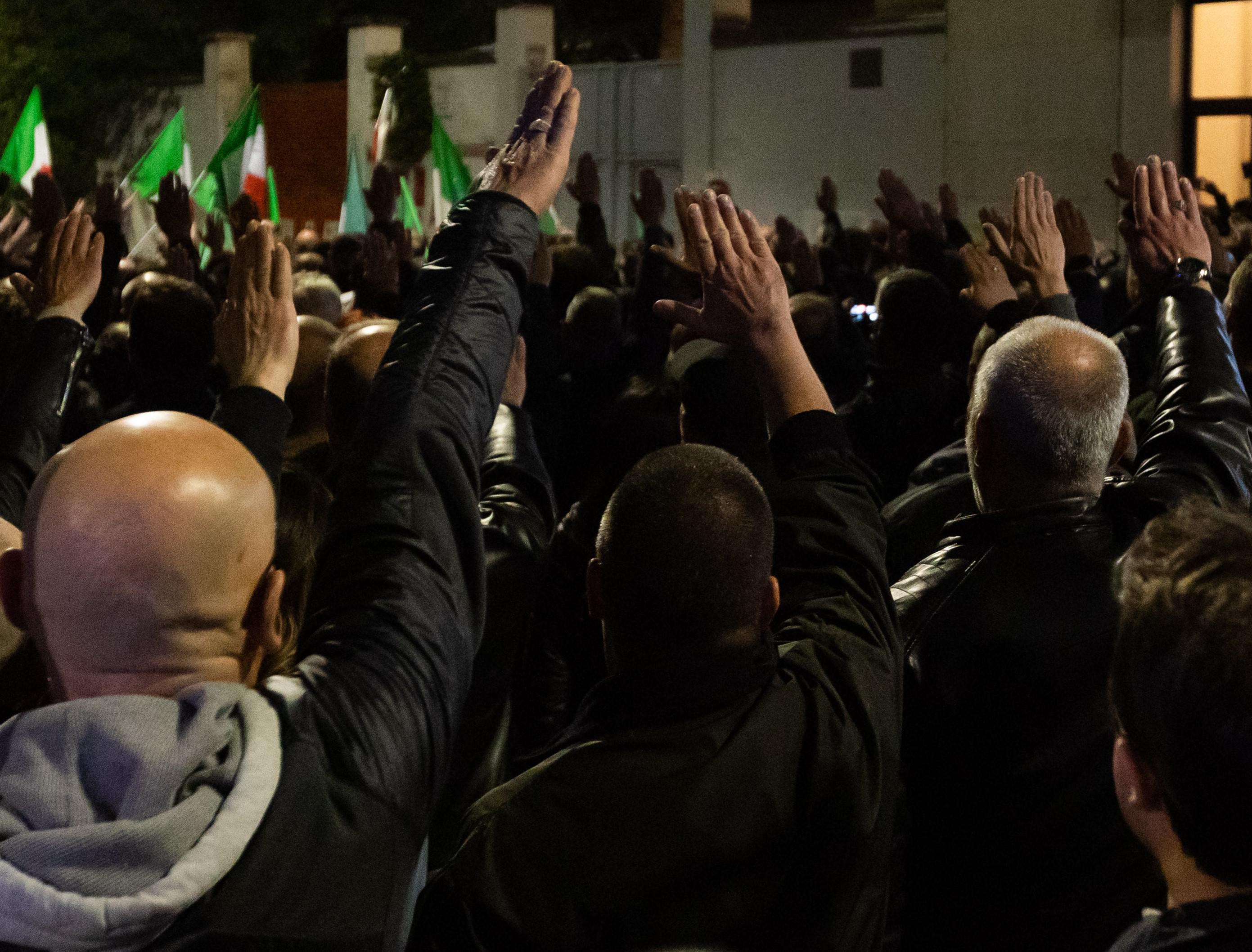 Saluto romano, Cassazione: "No attenuanti, ostentazione ritualità fascista"