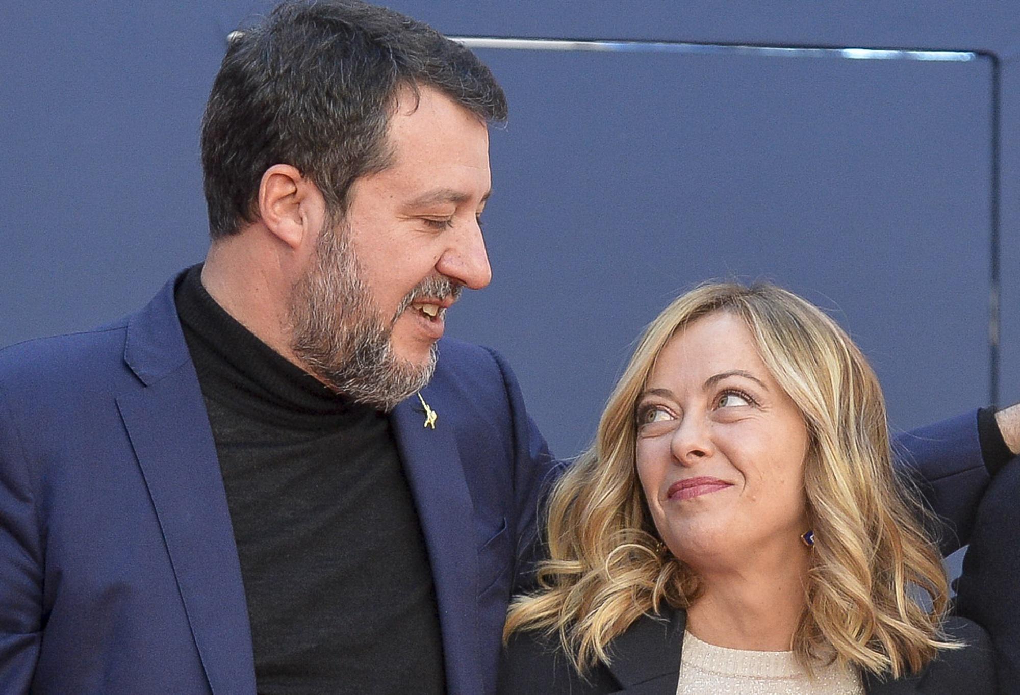 Salvini: "Con Meloni amicizia, gioca a burraco con mia fidanzata, sono due faine..