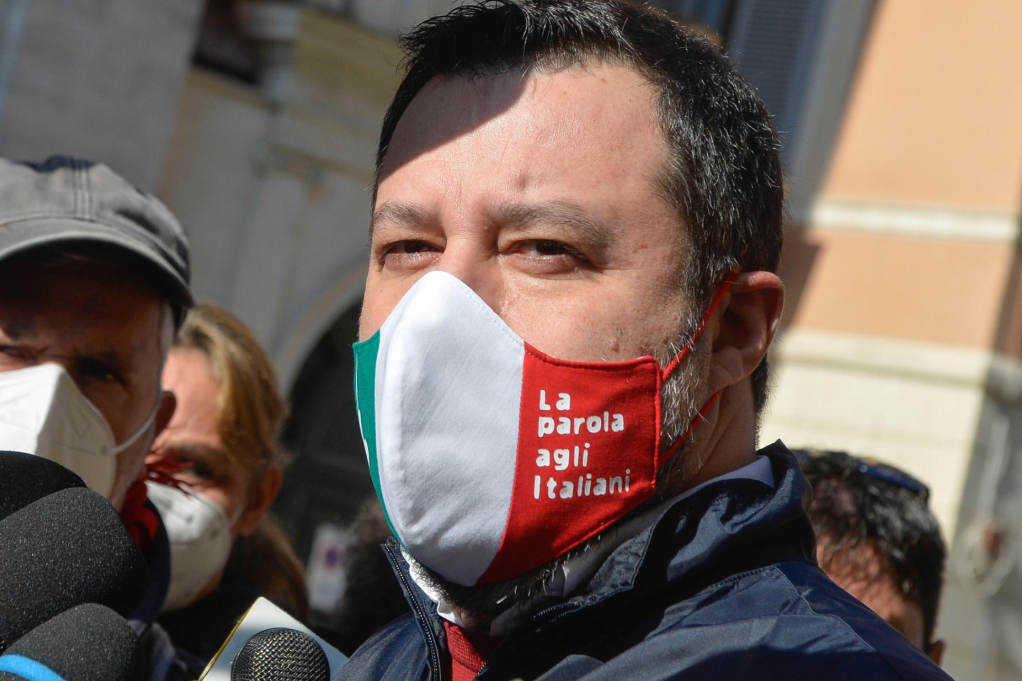 Salvini guarda al centro per 'componente moderata' con ex M5S