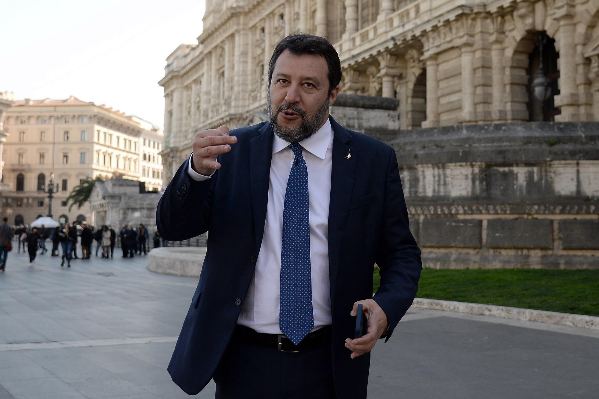 Salvini: "Momento di tagliare le tasse, serve pace fiscale"