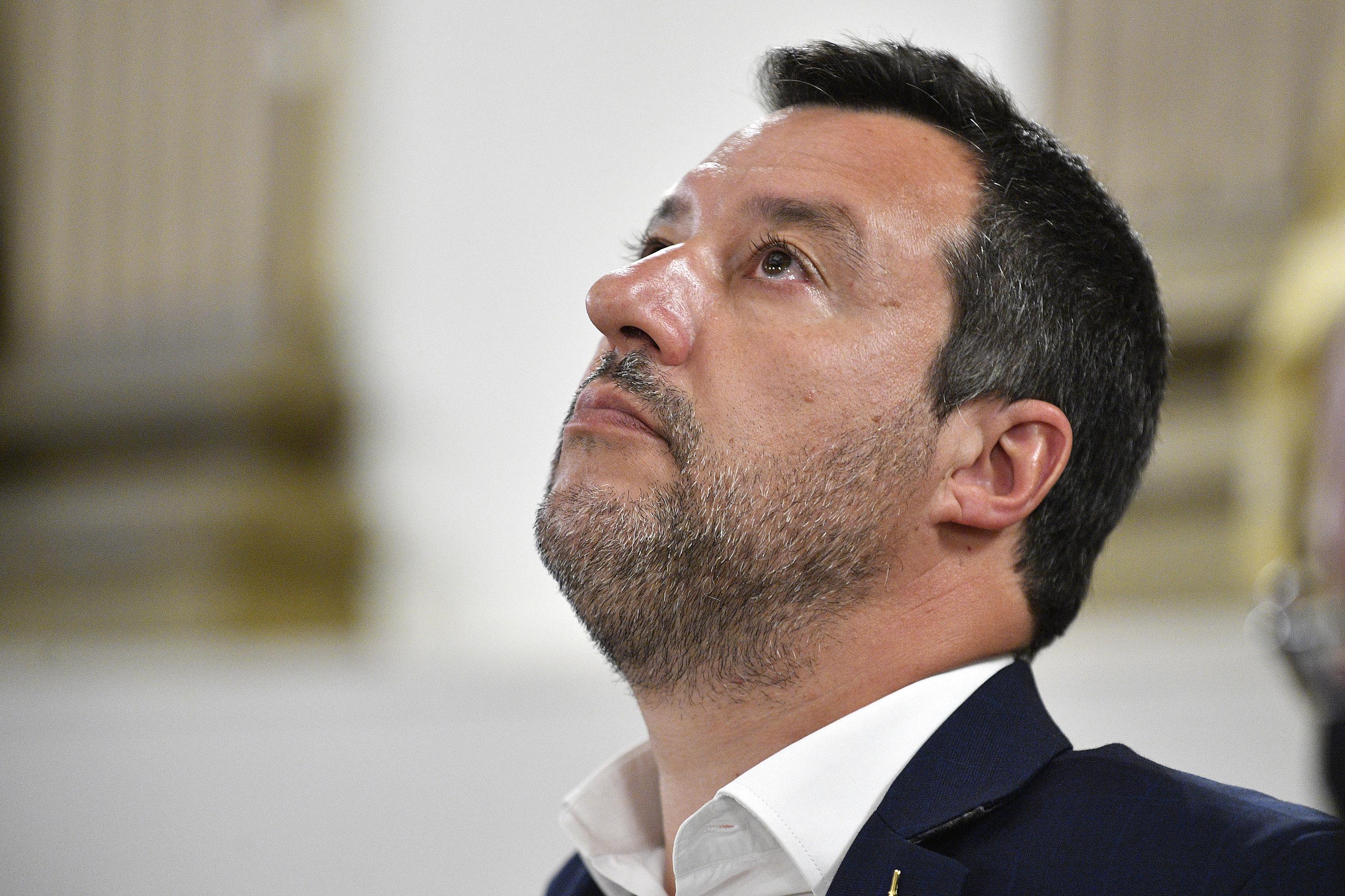 Salvini: "Sbarcano in 400 a Lampedusa, pagano Letta e Lamorgese?"