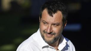 Salvini vs Lamorgese: "Ottimo ministro per i punkabbestia di mezza Europa"