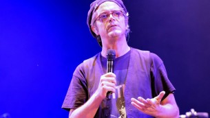 Samuele Bersani contro i trapper (Sfera Ebbasta?): "Senza autotune colano a picco"