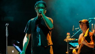 Samuele Bersani ospite di Fiorello a VivaRai2 canta 'En e Xanax' - Video