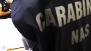 Sangue su pavimento e liquidi da bare, controlli Nas in obitori: 23 denunce