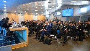 Sanità, gli italiani si fidano ancora del SSN ma sono costretti al privato dalle liste d'attesa