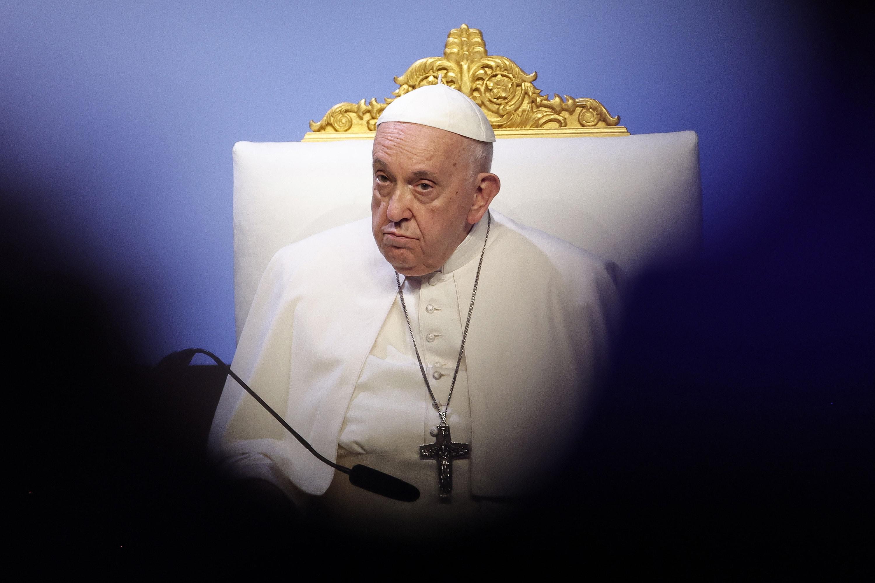Sanità, l'allarme del Papa: "In Italia criticità strutturale e carichi di lavoro ingestibili"