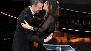 Sanremo 2022, Amadeus: "Ferilli? Nessun nervosismo, solo inciampata in un cavo"