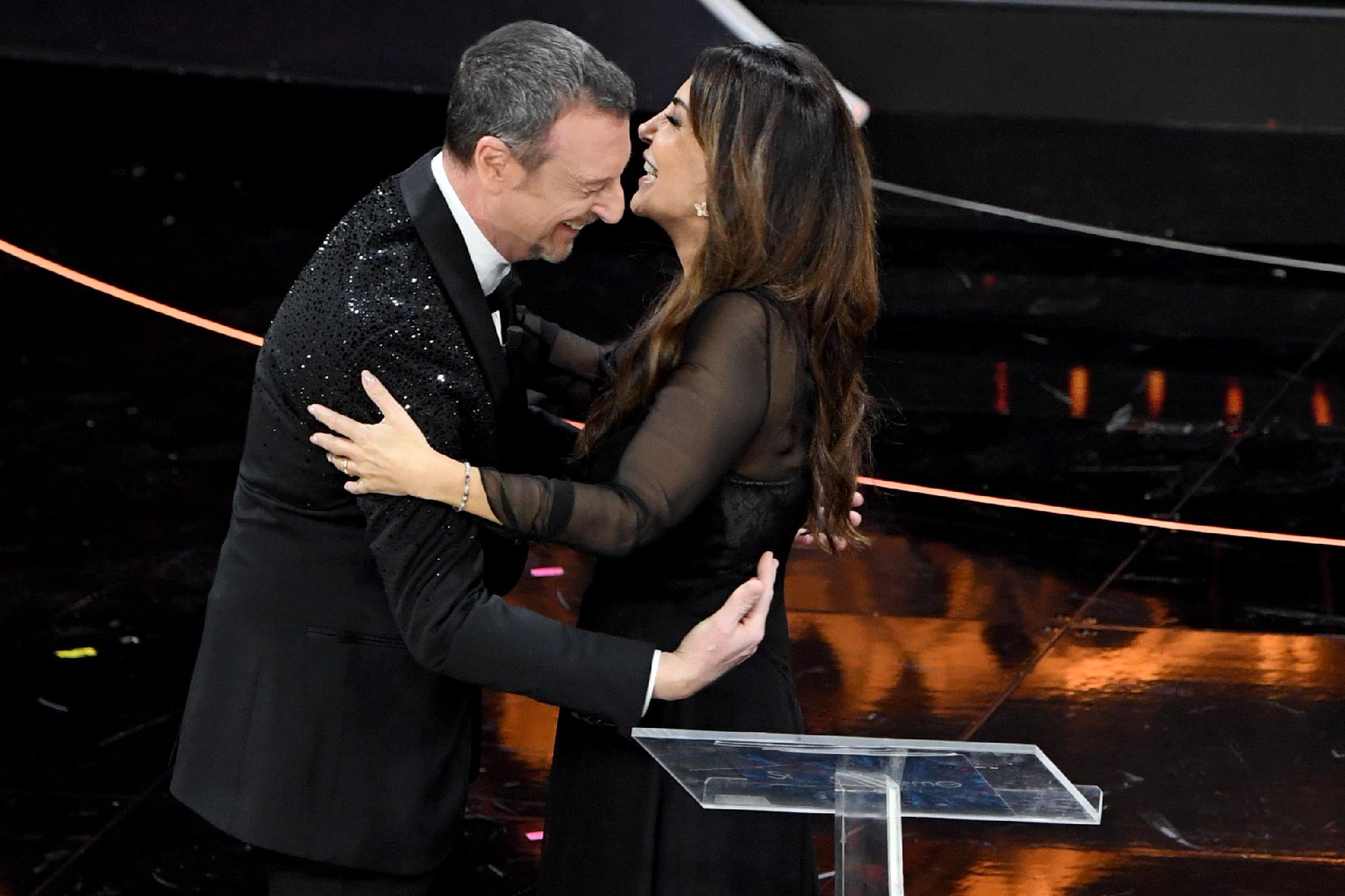Sanremo 2022, Amadeus: "Ferilli? Nessun nervosismo, solo inciampata in un cavo"