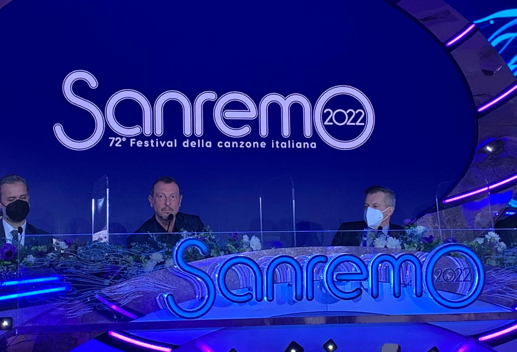 Sanremo 2022, Amadeus: "Il palco esterno sull'acqua è sogno che si realizza"