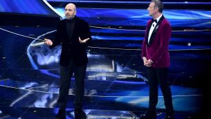 Sanremo 2022, Checco Zalone re della seconda serata