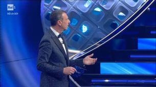 Sanremo 2022, Drusilla-Zorro e il naso di Amadeus - Video