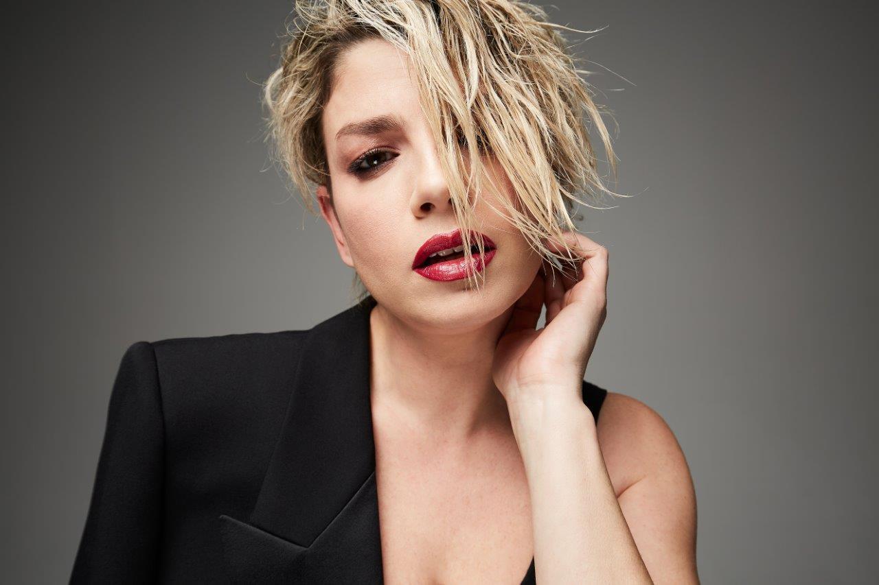 Sanremo 2022, Emma e gesto femminista: "Sono donna libera e ci metto sempre la faccia"