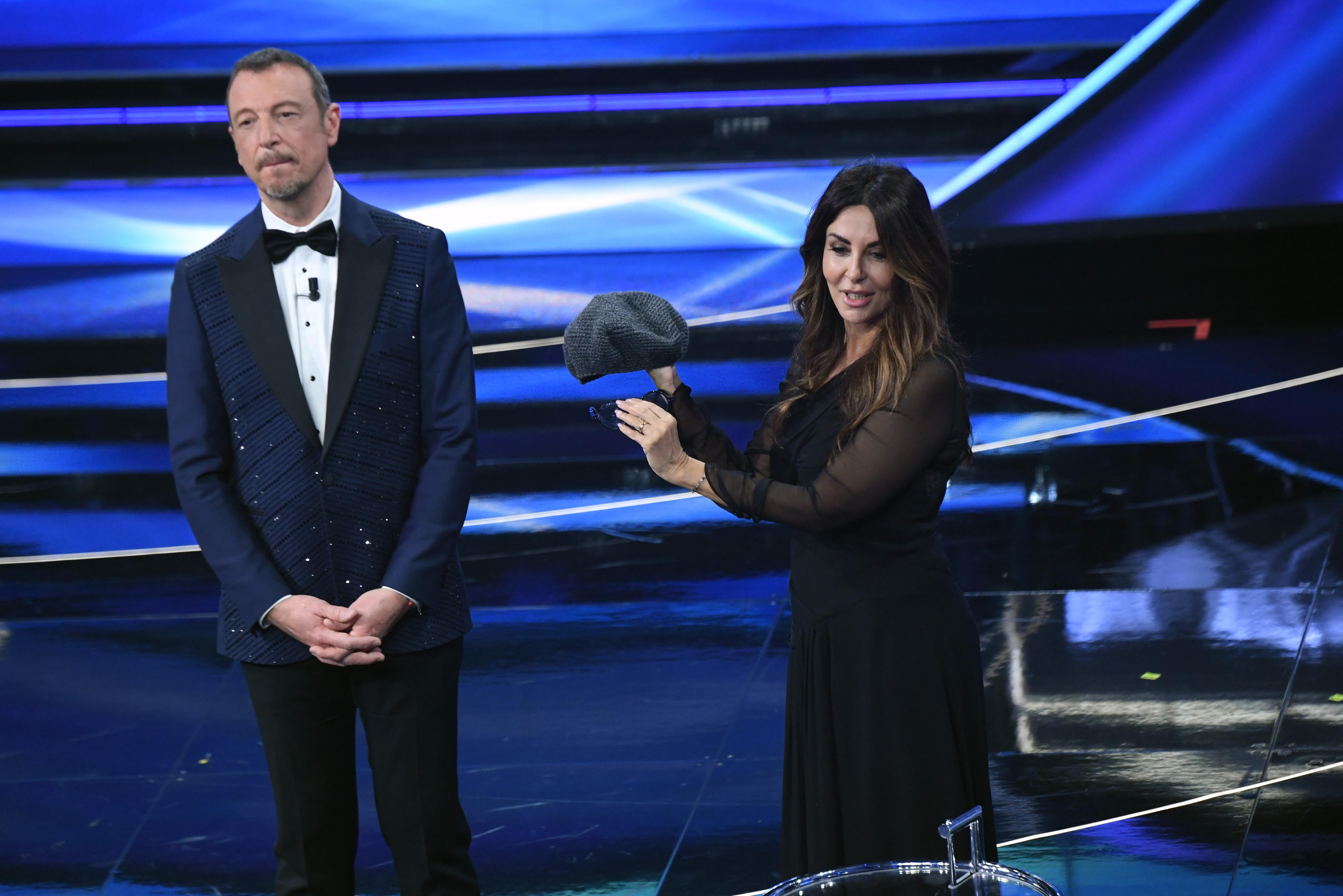 Sanremo 2022, Ferilli-Amadeus? "Nessun caso, chi conosce Sabrina lo sa" - Video
