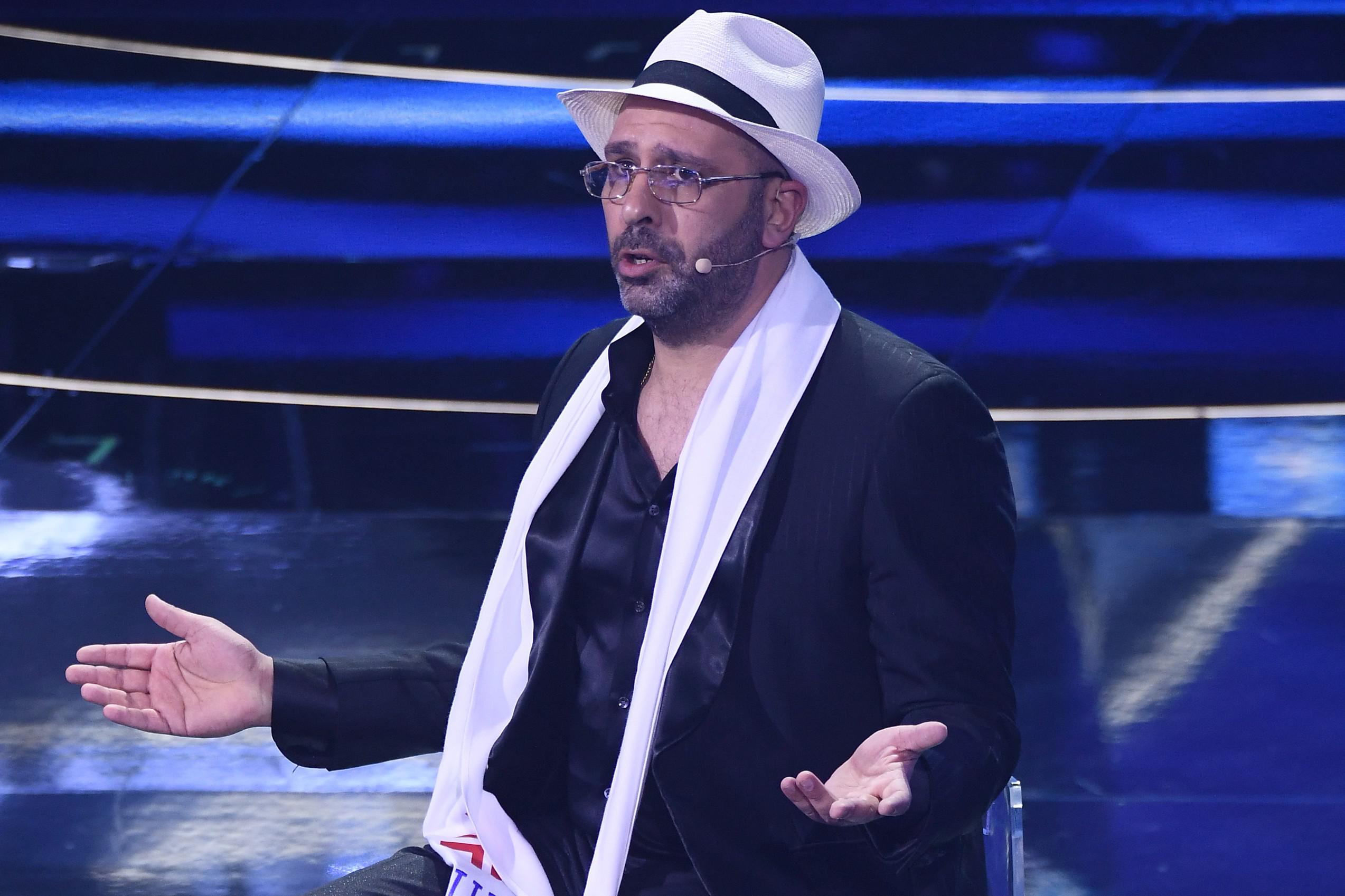 Sanremo 2022, Gismondo contro Zalone virologo: "Porti rispetto"